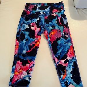 Athleta Tie Dye High Waist Leggings Size Medium 3/4 length